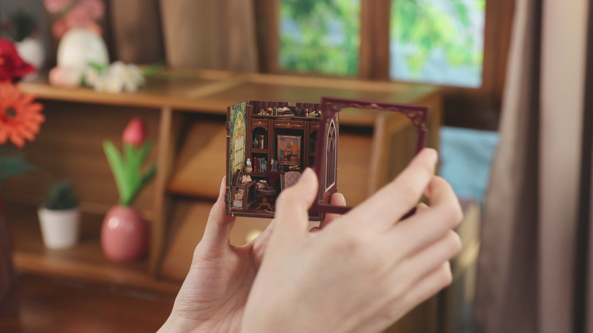 Gentleman’s Lounge | DIY Mini Book Nook